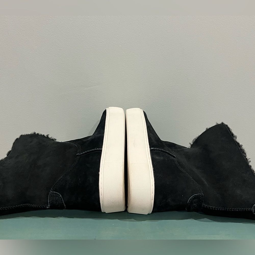 UGG Lynus cuffable Black Suede Fur-Lined sneaker 9.5 Boots - Picture 11 of 11